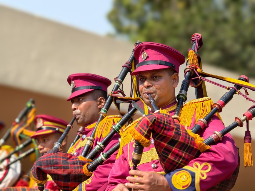Female Bagpipers Break World Record in Melbourne City Square