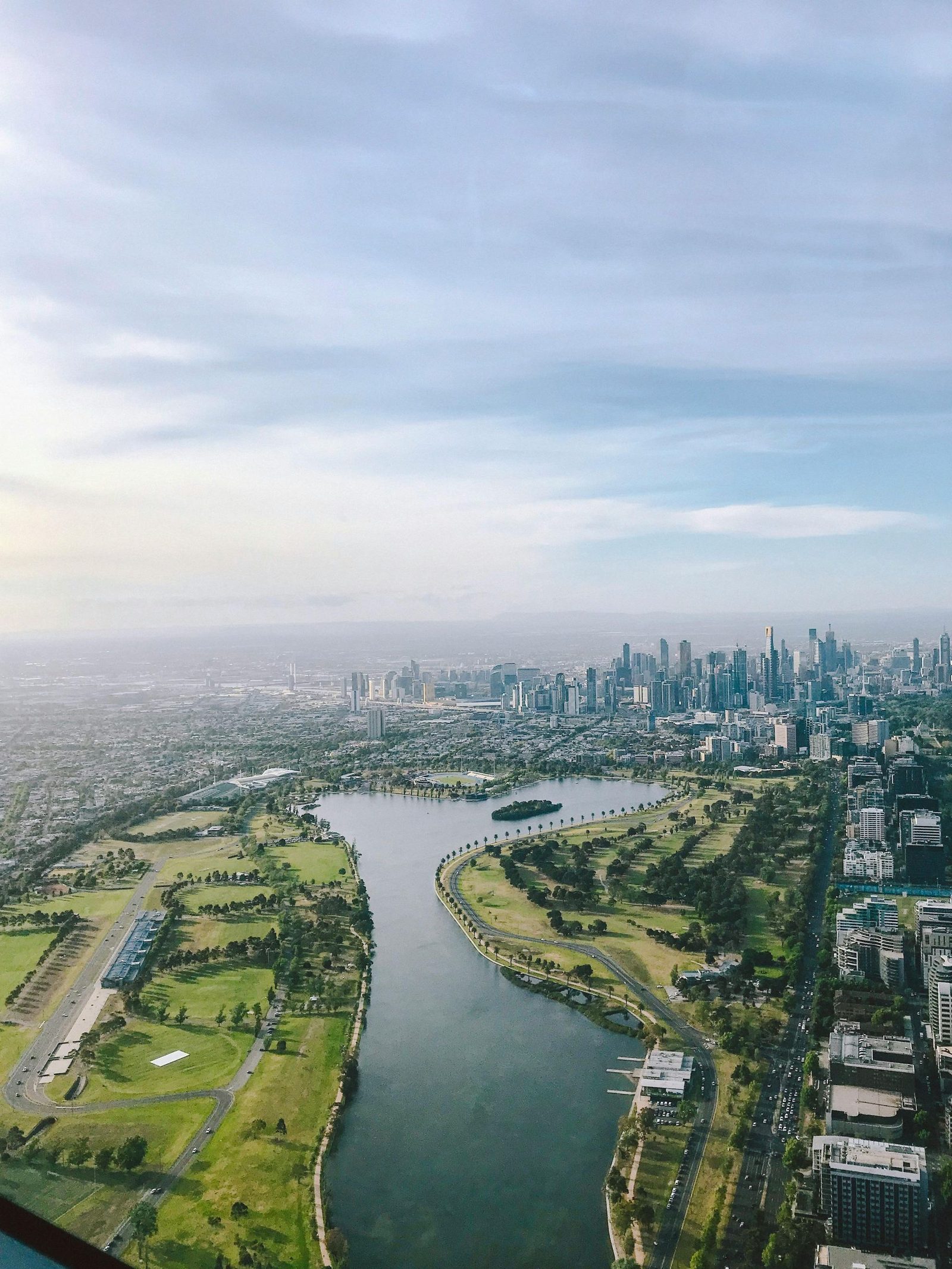 Moving to Melbourne? A Comprehensive Guide to Find the Right Movers and Electricity Providers for Your New Home