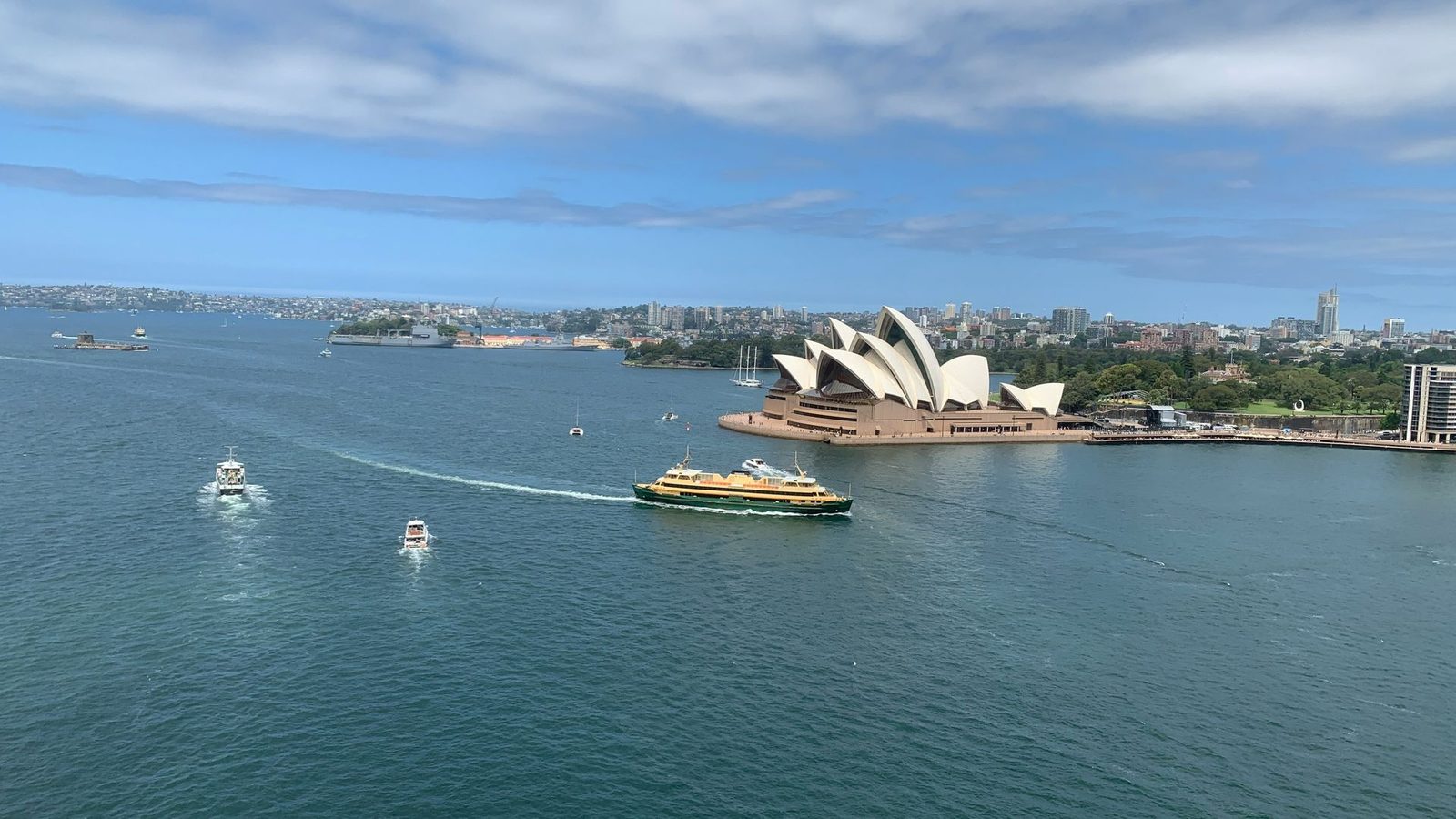 Explore Sydney Easily: Tips, Sights & Luggage Storage Options