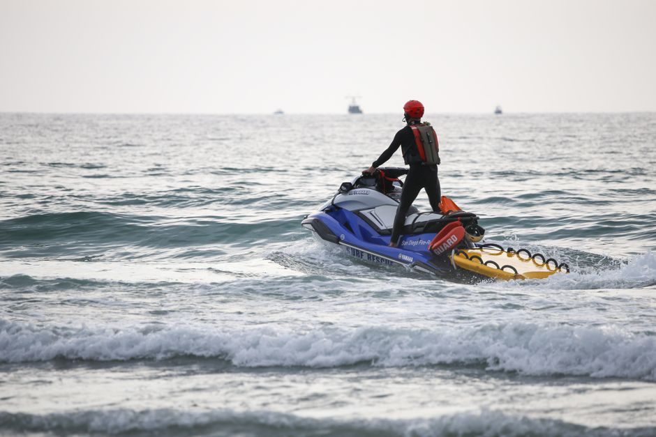 Father pleads for help after daughter vanishes at Melbourne beach