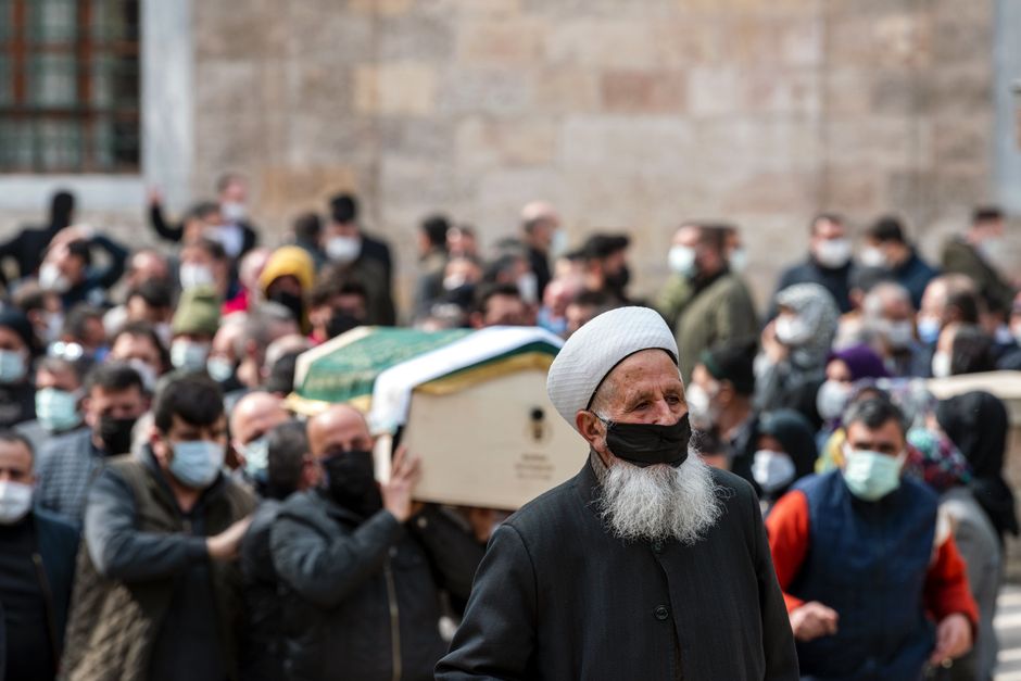 Body of Slain Iranian Supreme Leader Ayatollah Ali Khamenei Arrives at Holy Shrine as Crowds Chant 'Kill Trump'