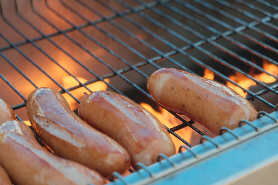 Bunnings snag joins Melbourne foodie passport for NFL fans ahead of 49ers vs Rams MCG clash