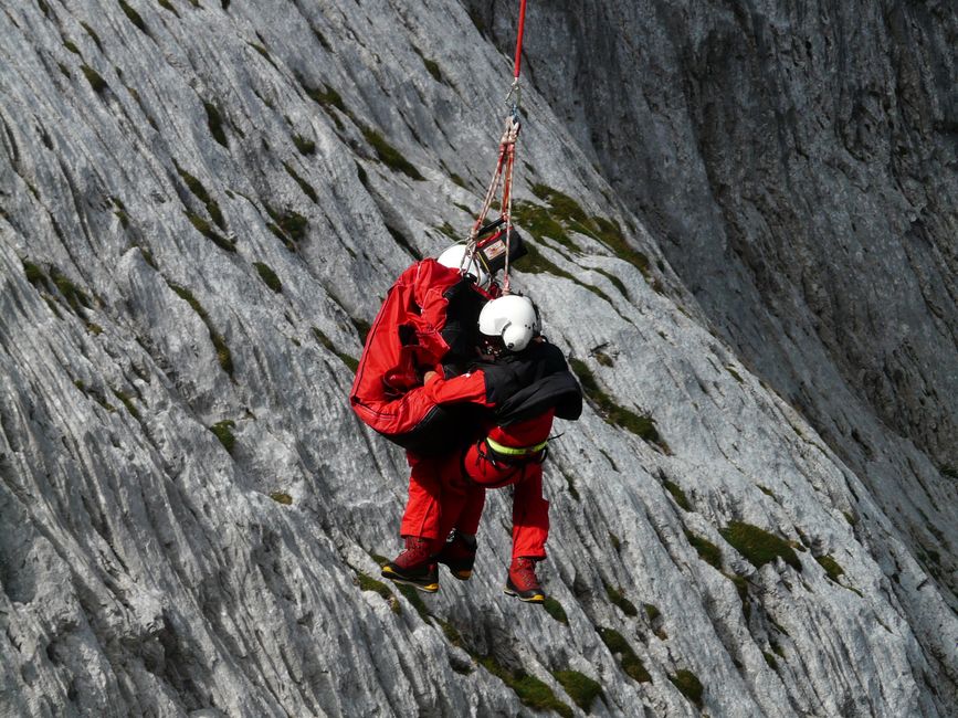 Inside Queensland's Complex Mountain Rescues: What It Takes to Bring Injured Hikers Home