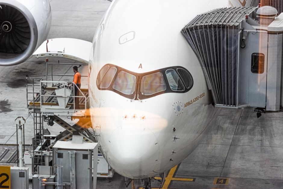 Qantas breaks world flight record with 24-hour Melbourne to France test flight — but stopovers aren't dead yet