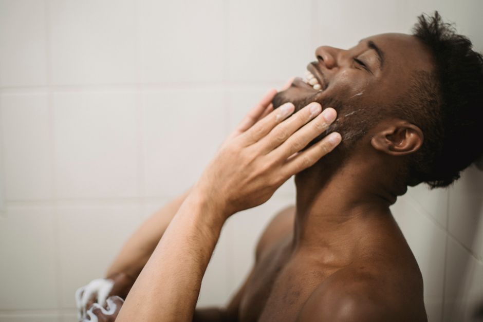 'Stinkfluencers': Can Skipping Showers and Deodorant Really Make You More Attractive?