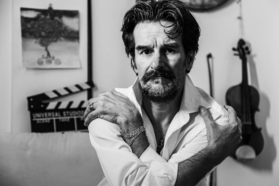 Tom Cruise Almost Unrecognisable in Trailer for Absurdist Comedy Digger